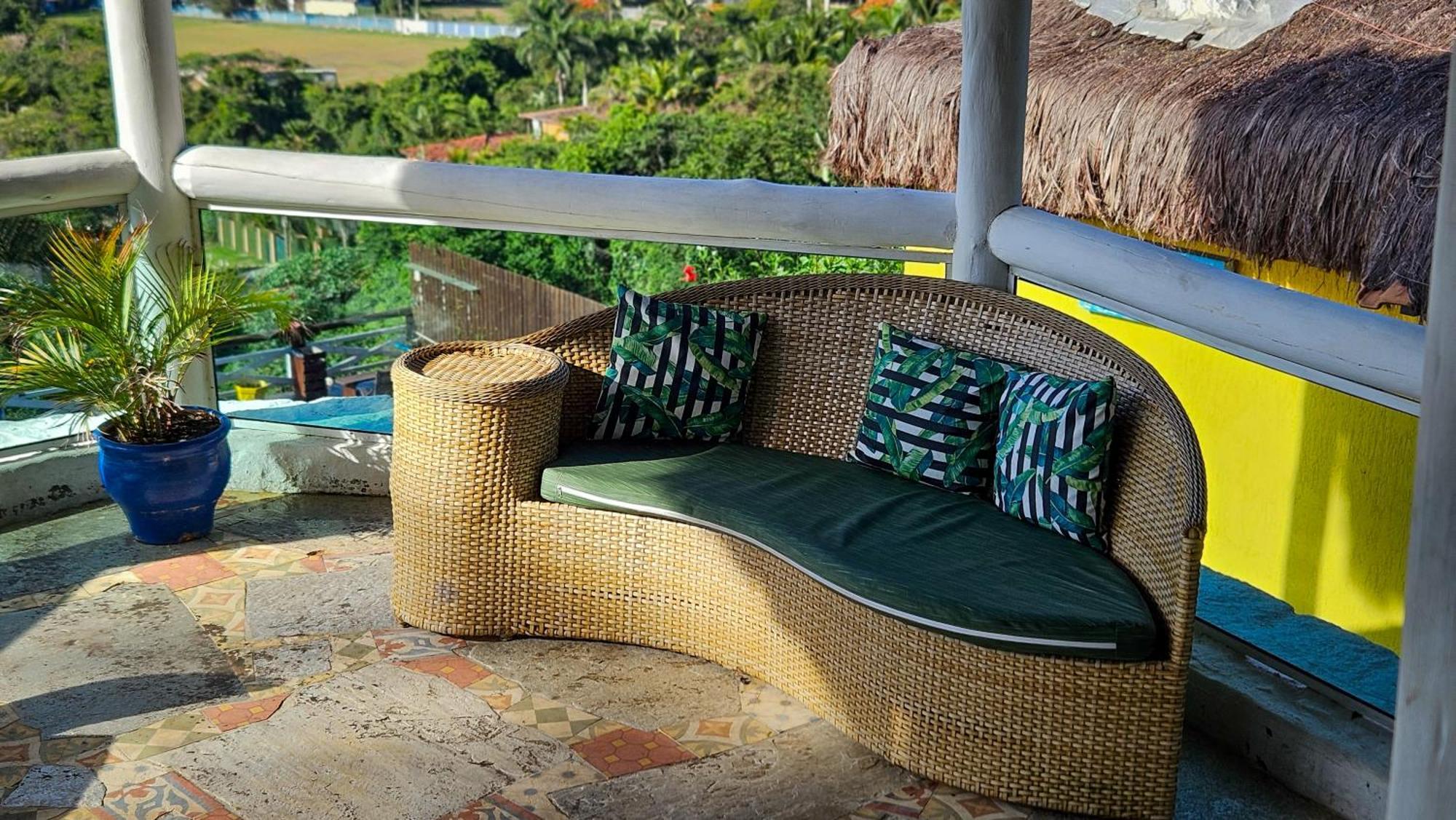 Bella Vista Ocean View Hotel Búzios Eksteriør billede A rattan sofa